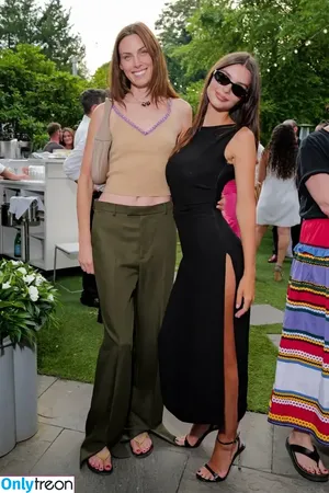 Emily Ratajkowski / emrata nude photo #8930