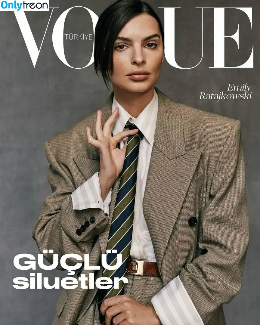 Emily Ratajkowski nude photo #8209 (emrata)