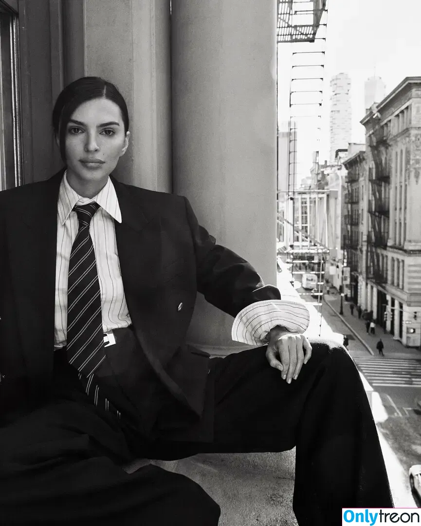 Emily Ratajkowski nude photo #8210 (emrata)