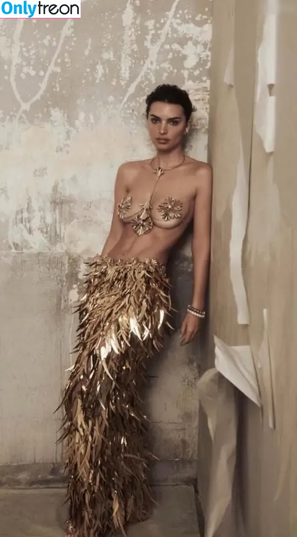 Emily Ratajkowski nude photo #8214 (emrata)