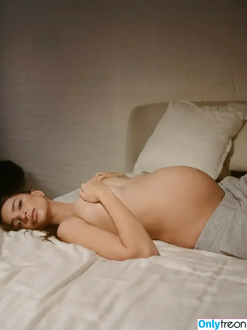 Emily Ratajkowski nude photo #8409 (emrata)