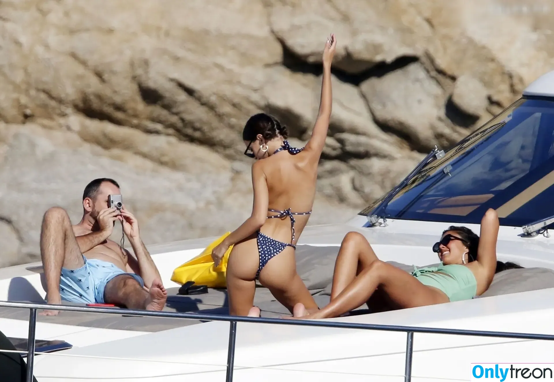 Emily Ratajkowski nude photo #8423 (emrata)