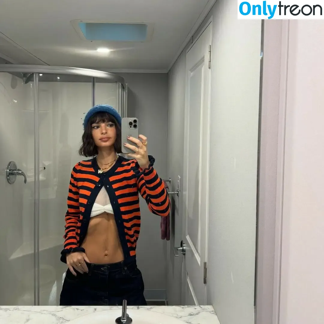 Emily Ratajkowski nude photo #8873 (emrata)