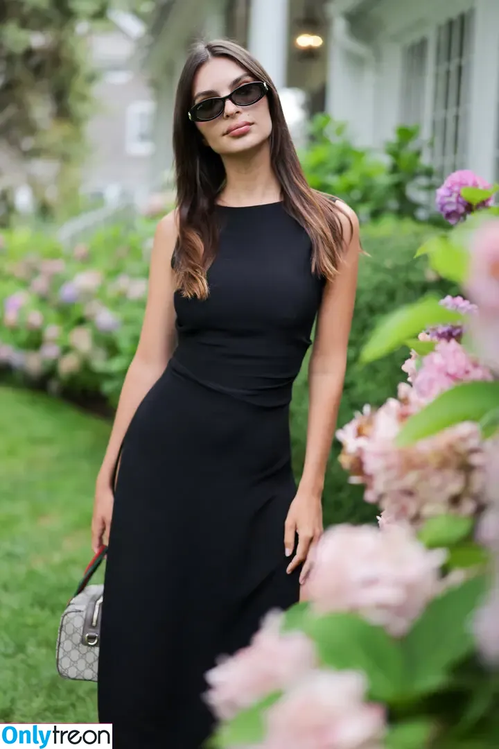 Emily Ratajkowski nude photo #8918 (emrata)