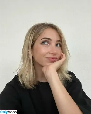 Emily Rudd / emilysteaparty nude photo #0419