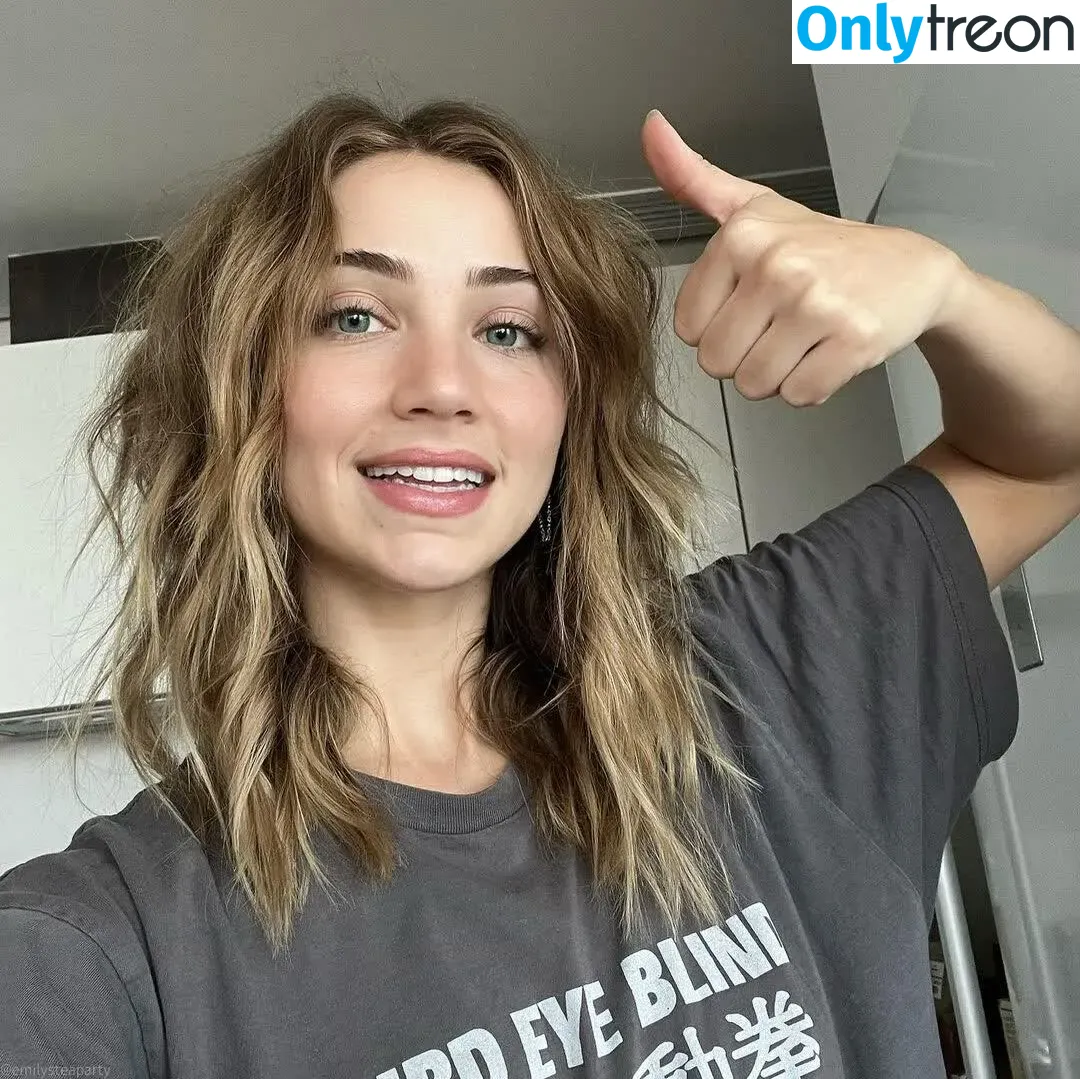 Emily Rudd nude photo #0008 (emilysteaparty)