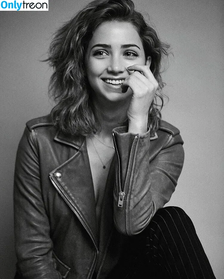 Emily Rudd nude photo #0015 (emilysteaparty)