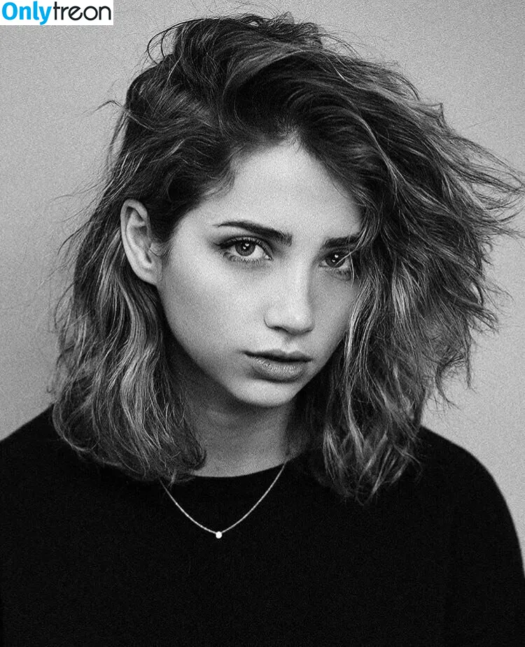 Emily Rudd nude photo #0016 (emilysteaparty)