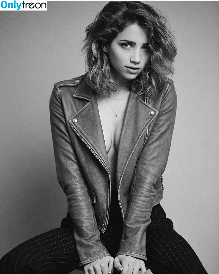 Emily Rudd nude photo #0017 (emilysteaparty)