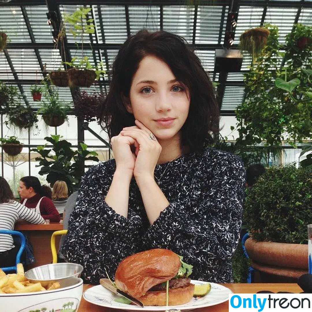 Emily Rudd nude photo #0019 (emilysteaparty)