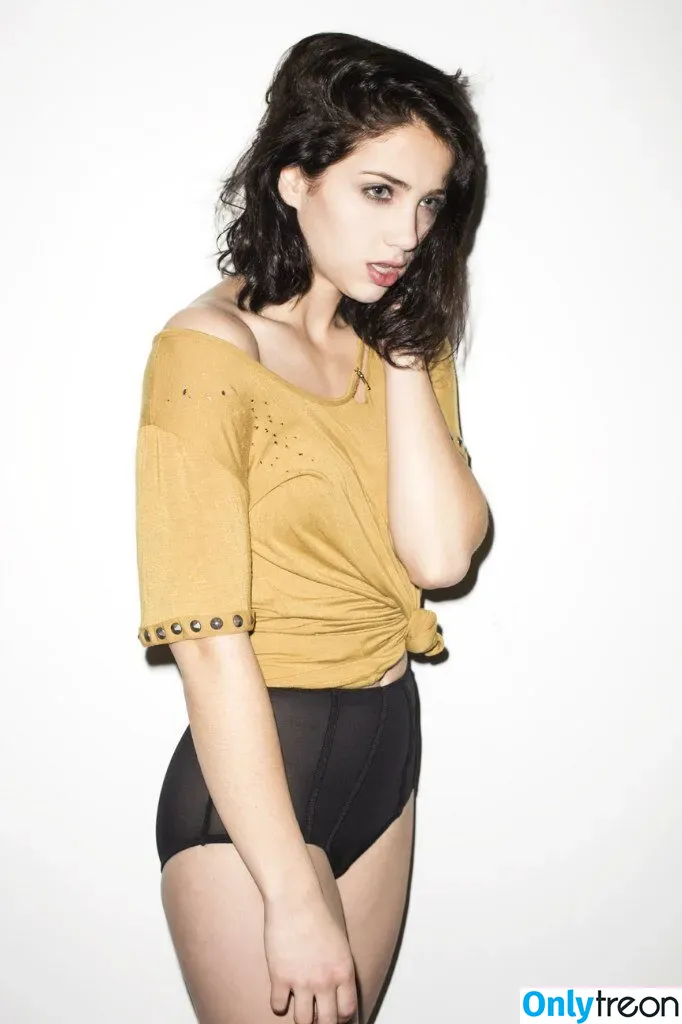 Emily Rudd nude photo #0121 (emilysteaparty)