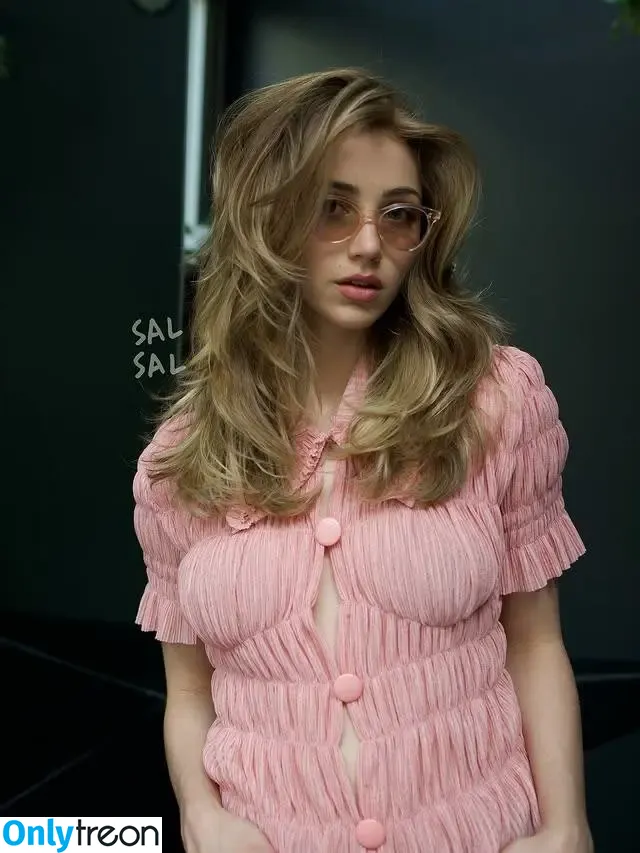 Emily Rudd nude photo #0406 (emilysteaparty)