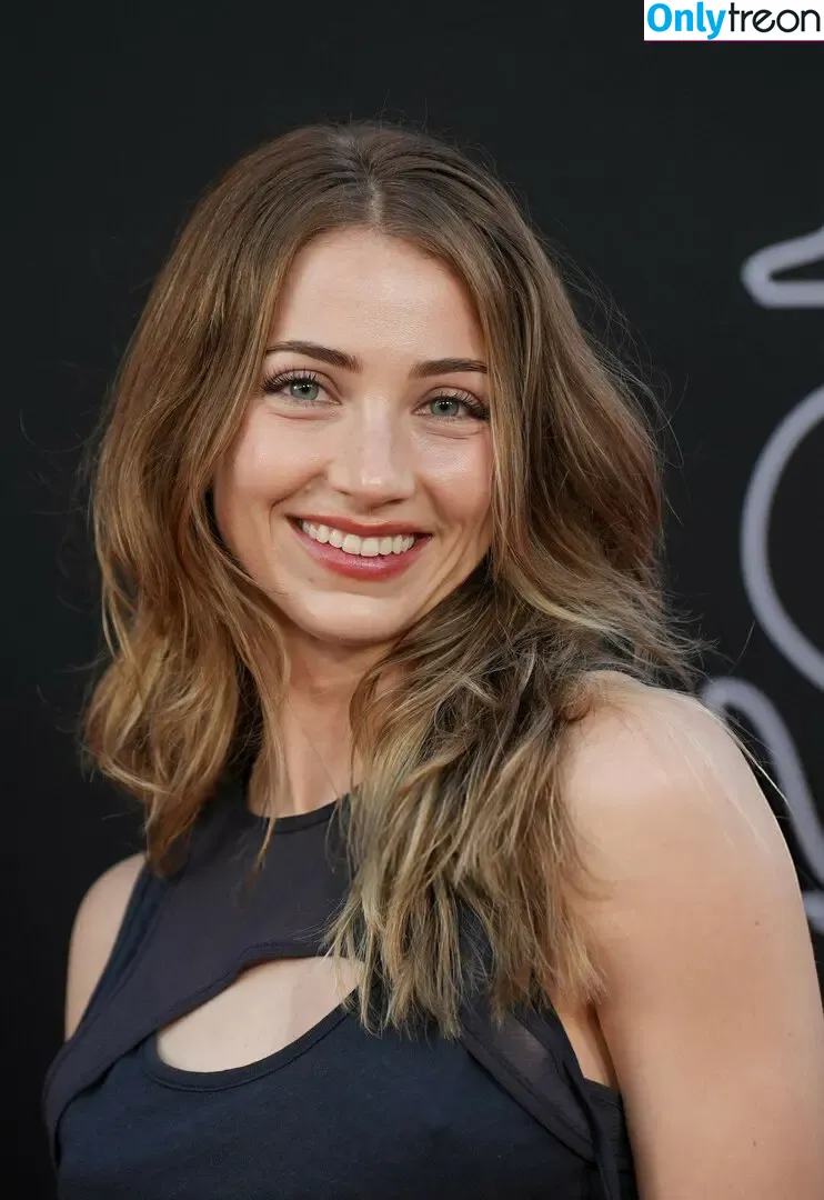 Emily Rudd nude photo #0412 (emilysteaparty)