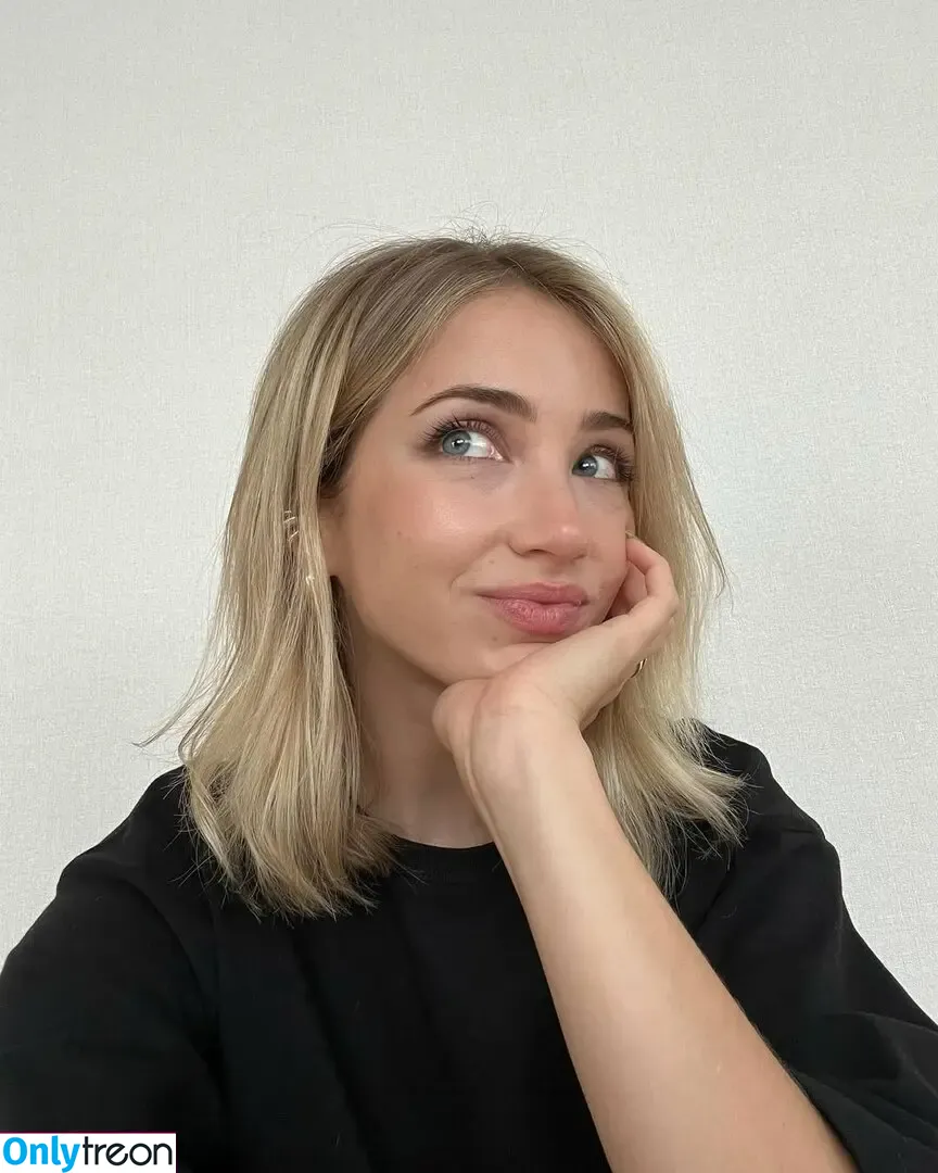 Emily Rudd nude photo #0419 (emilysteaparty)