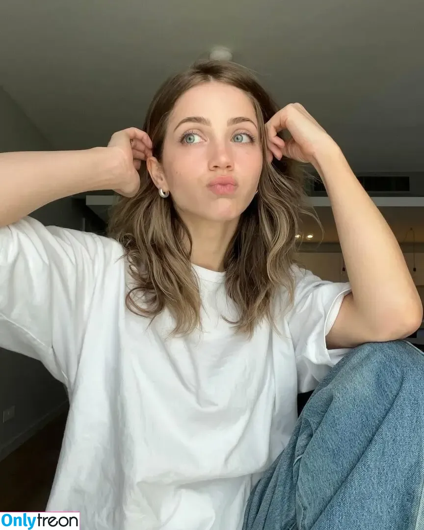 Emily Rudd nude photo #0422 (emilysteaparty)