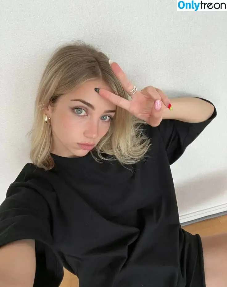 Emily Rudd nude photo #0432 (emilysteaparty)