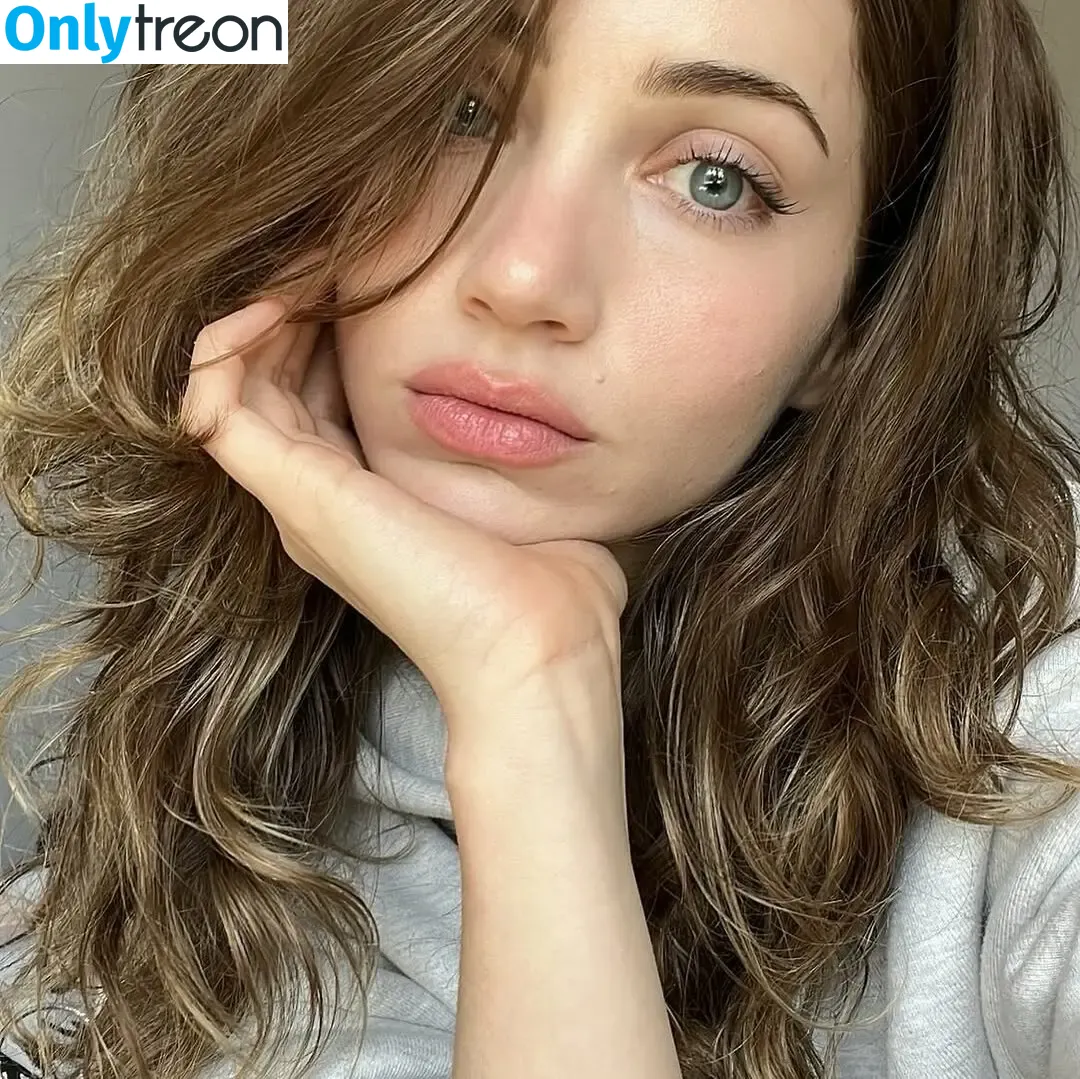 Emily Rudd nude photo #0433 (emilysteaparty)