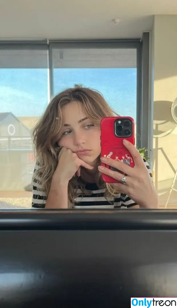 Emily Rudd nude photo #0441 (emilysteaparty)