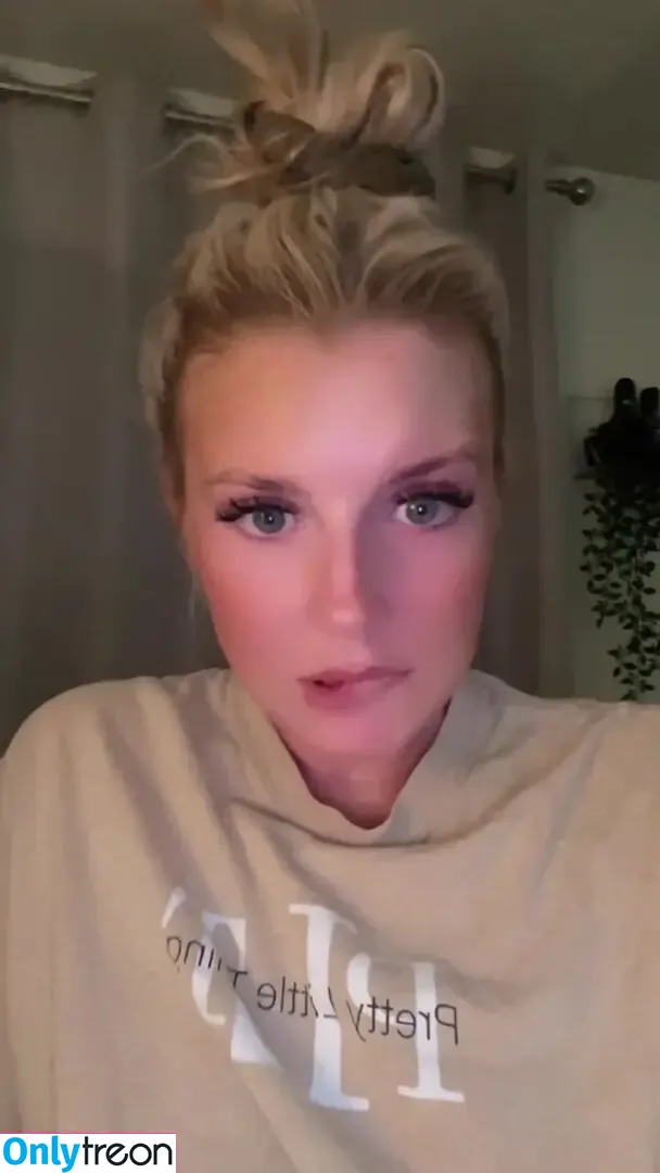 Emily Walters голая photo #0048 (emilywalters / hotwifeemilyuk)