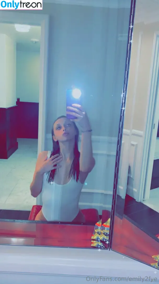emily2fye голая photo #0012 (emilyfayemusic)