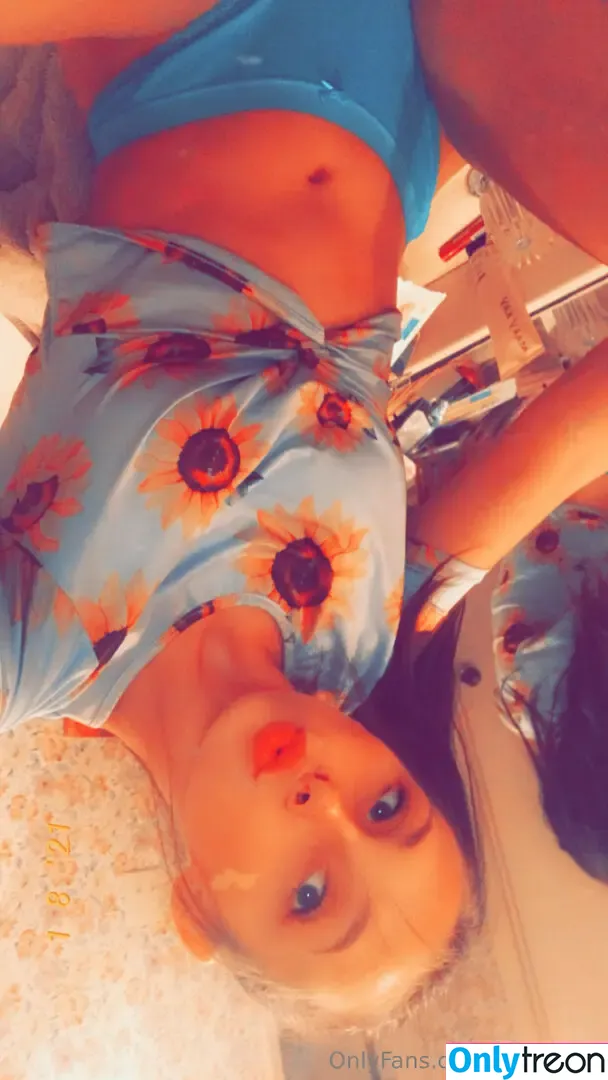 emily2fye голая photo #0016 (emilyfayemusic)
