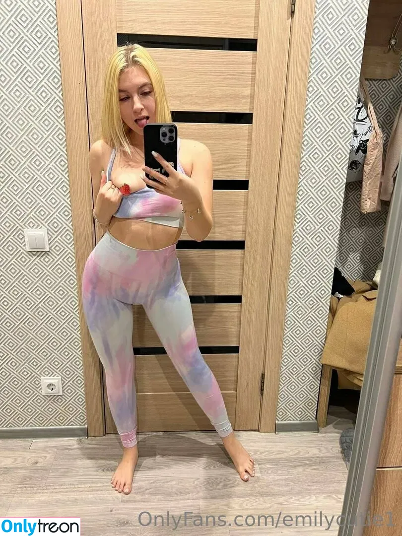 emilycutie1 голая photo #0011 (emilycutie.12)