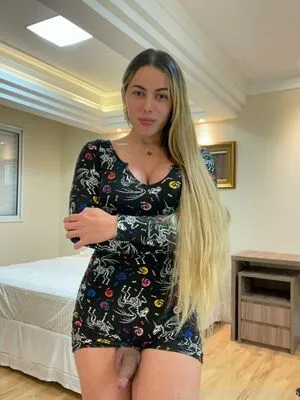 emilynarizinho / emilynarizinhooficial / trans nude photo #0031