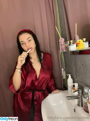 emilyvibes / shopemilyvibes nude photo #0018