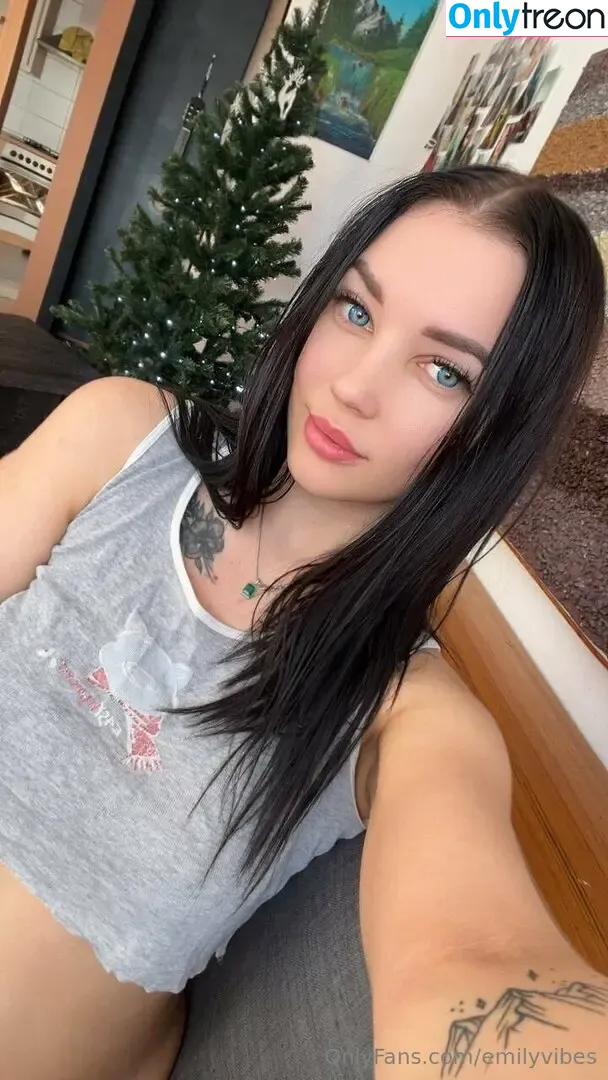 emilyvibes nude photo #0001 (shopemilyvibes)