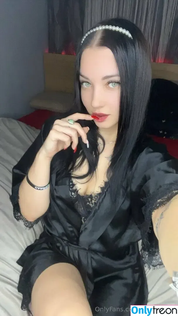 emilyvibes nude photo #0014 (shopemilyvibes)