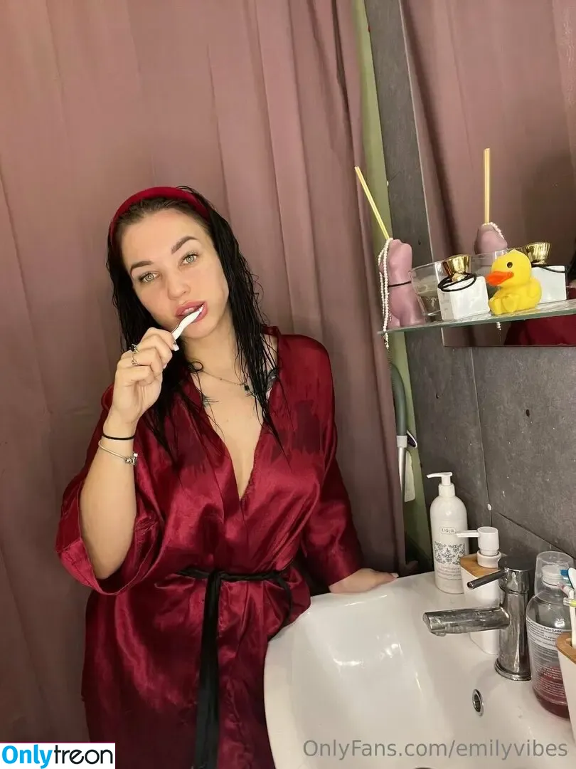 emilyvibes nude photo #0018 (shopemilyvibes)