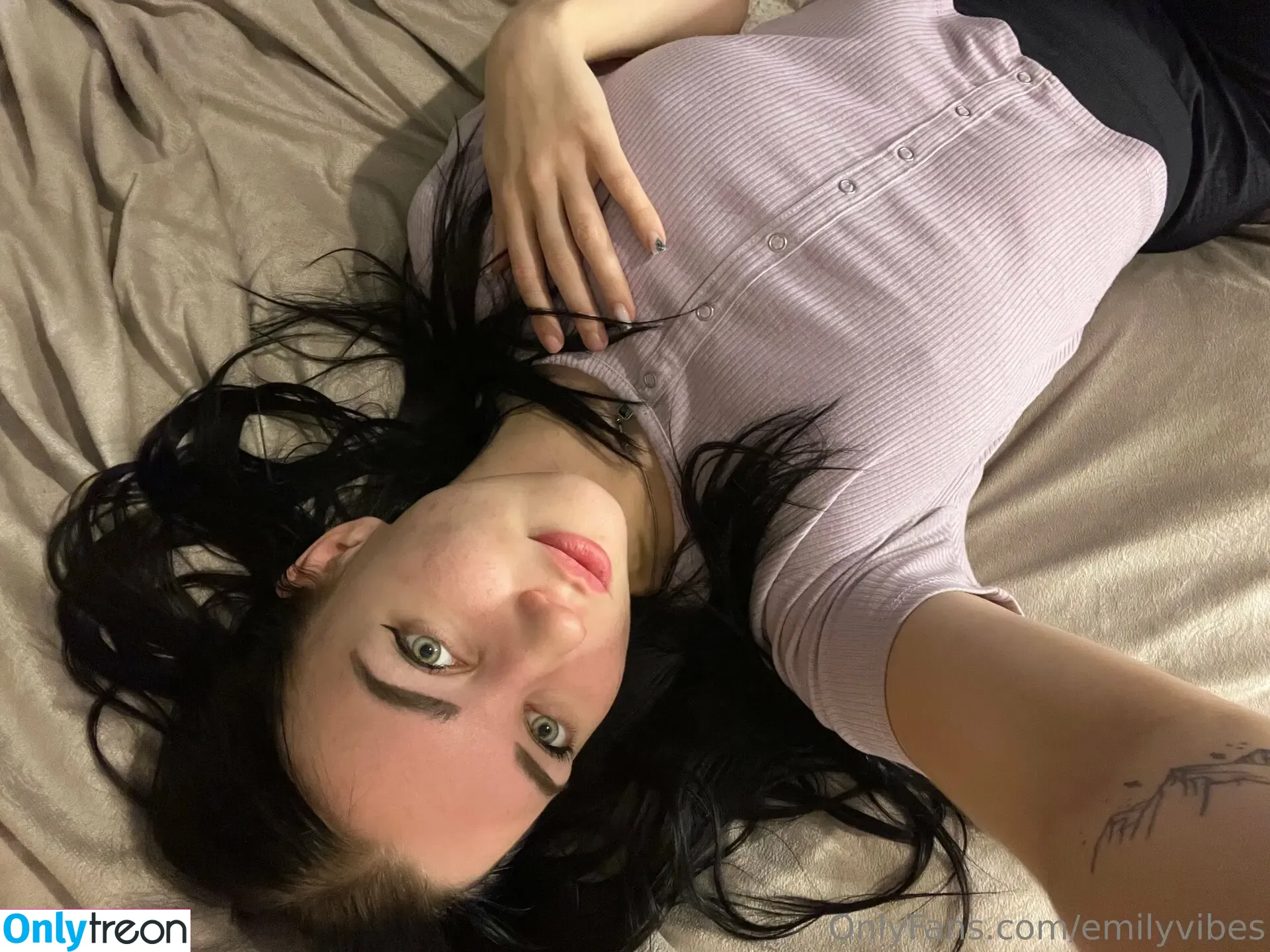 emilyvibes nude photo #0022 (shopemilyvibes)