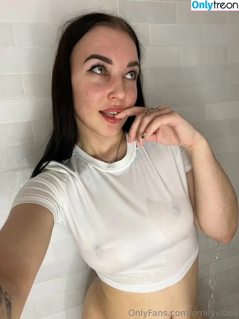 emilyvibes nude photo #0027 (shopemilyvibes)