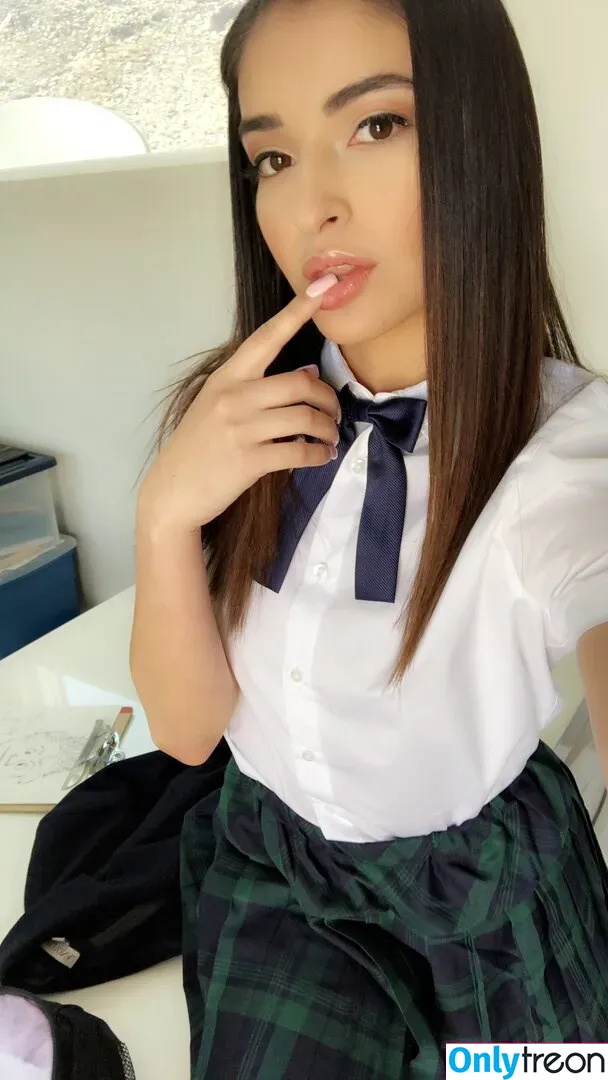 emilywillisxxx nude photo #0082 (emilywillisxx)