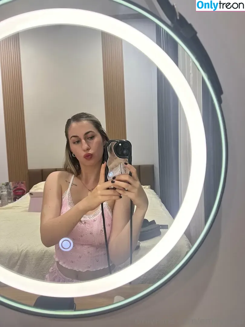 emilyy.vip голая photo #0152 (emilyy.vip)