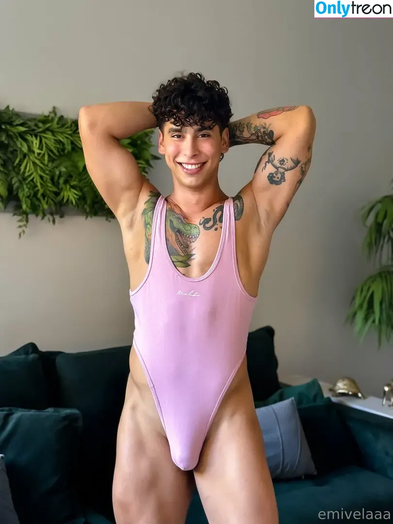emivelaaa nude photo #0030 (emivelaaa)