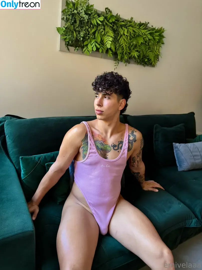 emivelaaa nude photo #0033 (emivelaaa)