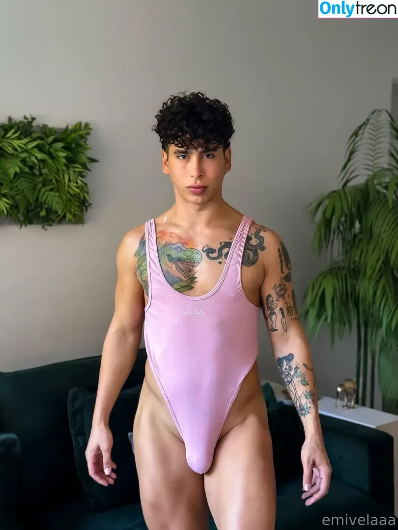 emivelaaa nude photo #0034 (emivelaaa)