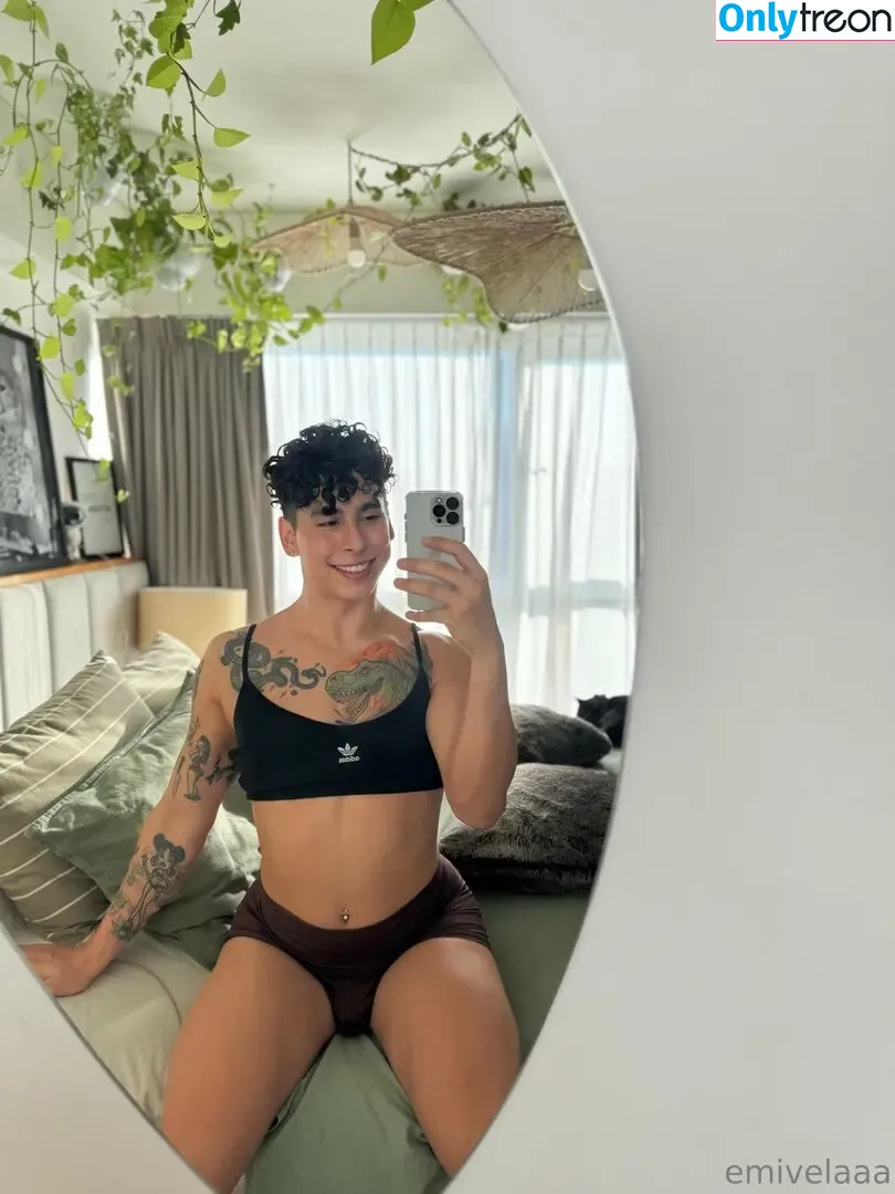 emivelaaa nude photo #0043 (emivelaaa)