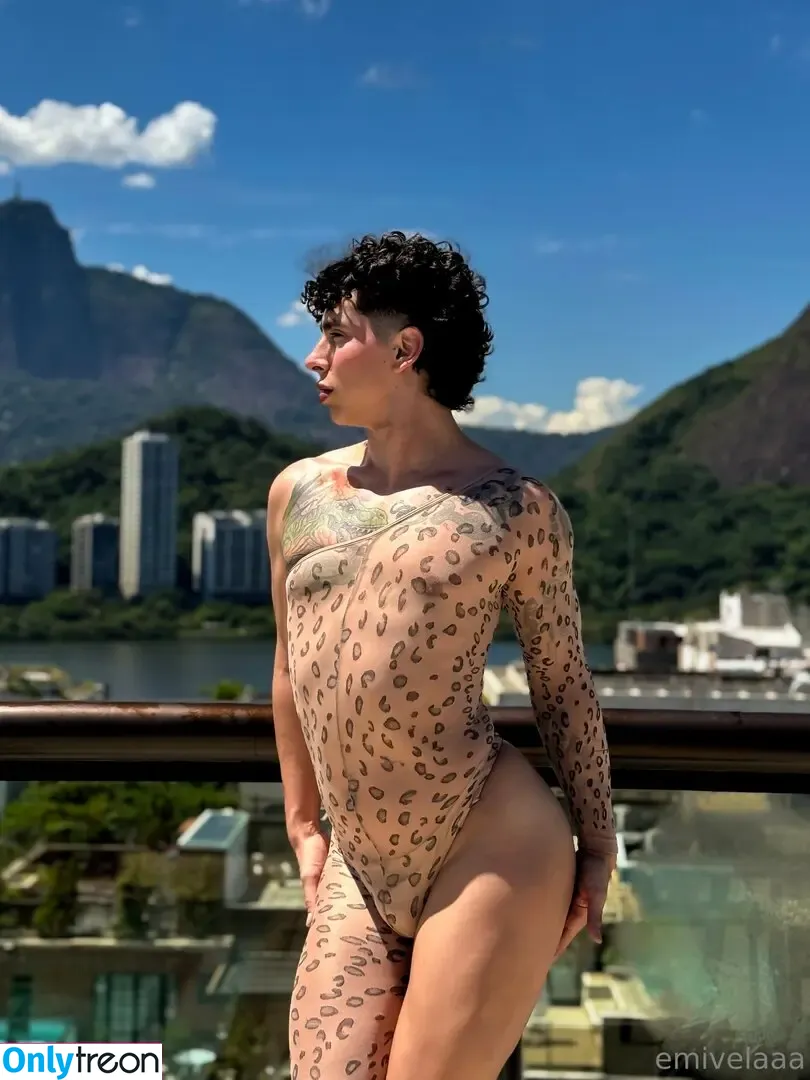 emivelaaa nude photo #0048 (emivelaaa)