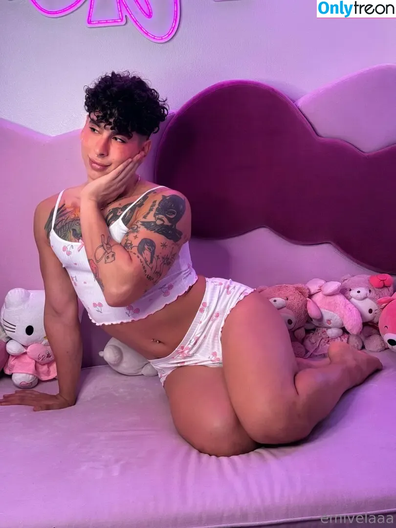emivelaaa nude photo #0051 (emivelaaa)