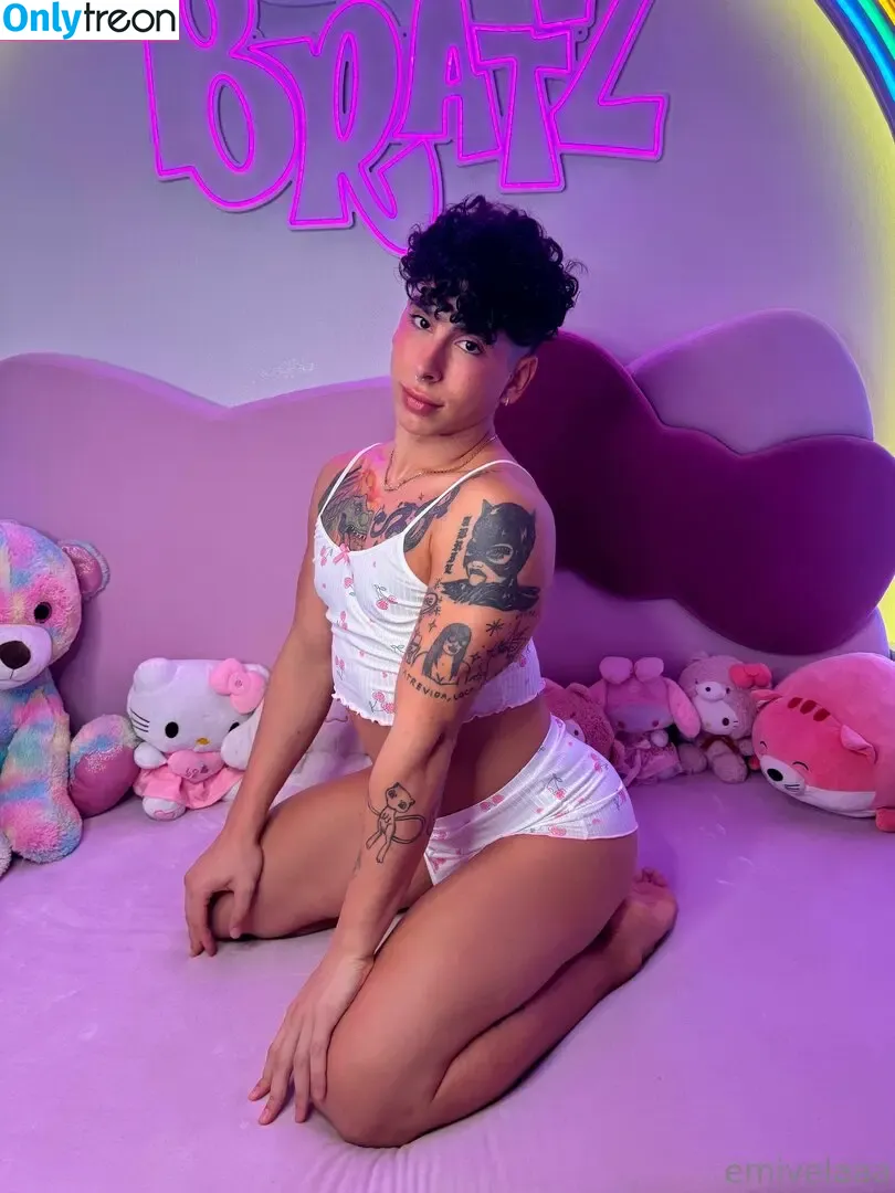 emivelaaa nude photo #0053 (emivelaaa)