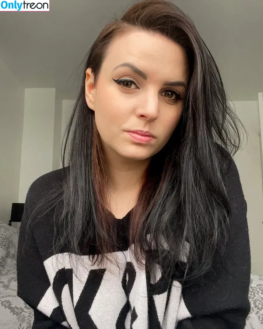 Emma Blackery голая photo #0002 (emmablackery)