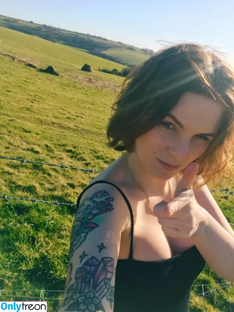 Emma Blackery голая photo #0006 (emmablackery)