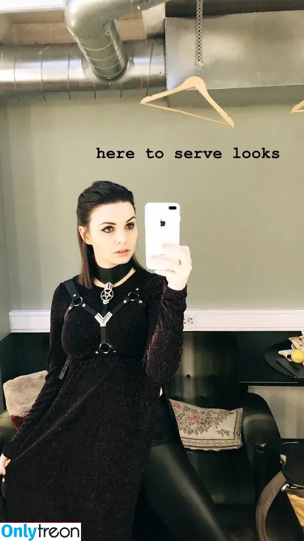 Emma Blackery голая photo #0016 (emmablackery)