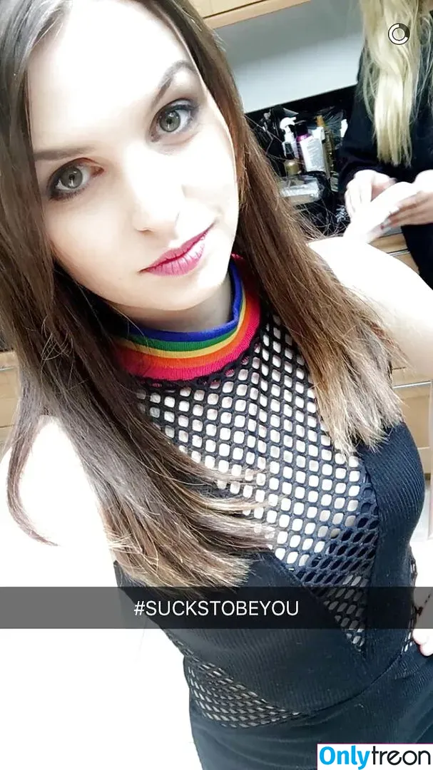 Emma Blackery голая photo #0017 (emmablackery)