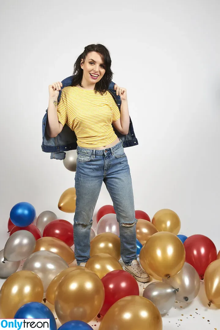 Emma Blackery голая photo #0047 (emmablackery)