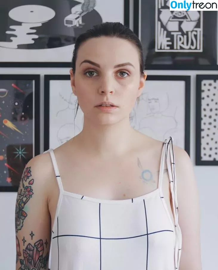 Emma Blackery голая photo #0074 (emmablackery)