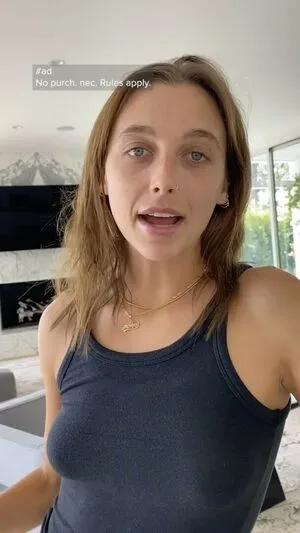 Emma Chamberlain / emmachamberlain / u95012320 фото голая #0100