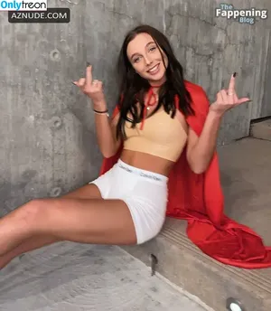 Emma Chamberlain / emmachamberlain nude photo #0584